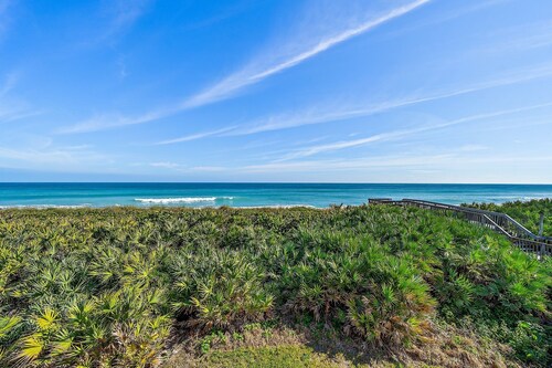 Corner Direct Oceanfront Condo Stunning Views S. Hutchinson Island