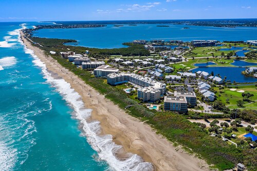 Corner Direct Oceanfront Condo Stunning Views S. Hutchinson Island