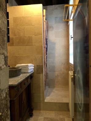 Free toiletries, hair dryer, towels, toilet paper - Harry Potter Magic (Dijon)