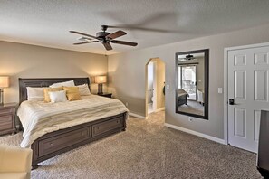 4 bedrooms, desk, iron/ironing board, travel cot - 1 Mi to Lake: Home w/ Pool & Views in Lake Havasu (Lake Havasu City)