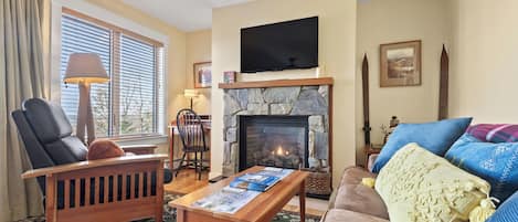 Smart TV, fireplace