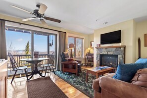 Smart TV, fireplace