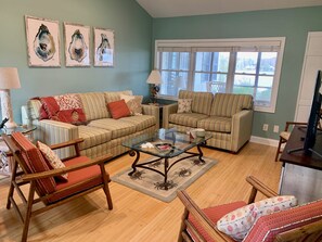 スマートテレビ、暖炉、書庫、ミュージックライブラリ