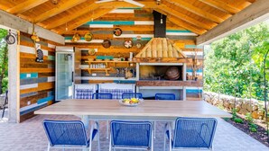 Biệt thự (Four Bedroom Villa with Terrace and S) | Hiên