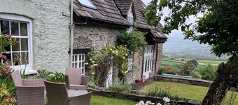 15th Century 6-bed Farmhouse, Sleeps 11, Pets Ok
