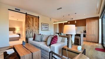 Condo, 1 Bedroom | Living area