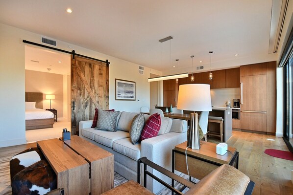 Condo, 1 Bedroom | Living area