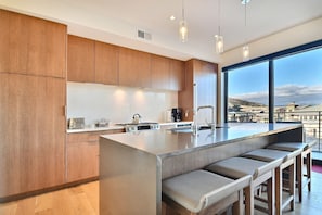 Appart'hôtel, 1 chambre | Cuisine privée | Réfrigérateur, four, cafetière/bouilloire, grille-pain
