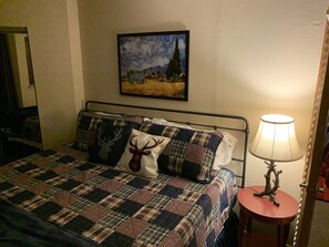 2 bedrooms, desk, iron/ironing board, free WiFi