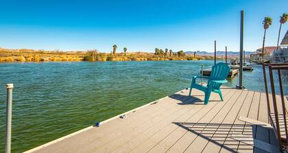 2900sf Riverfront home,no wake zone,5 bdrm, 4 bath Sleeps14,games, Sandy Beach!