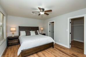 5 bedrooms, iron/ironing board, free WiFi, bed sheets