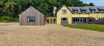 9 bedroom accommodation in Bishopswood, near Honiton