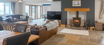 9 bedroom accommodation in Bishopswood, near Honiton