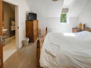 9 bedrooms, free WiFi, bed sheets