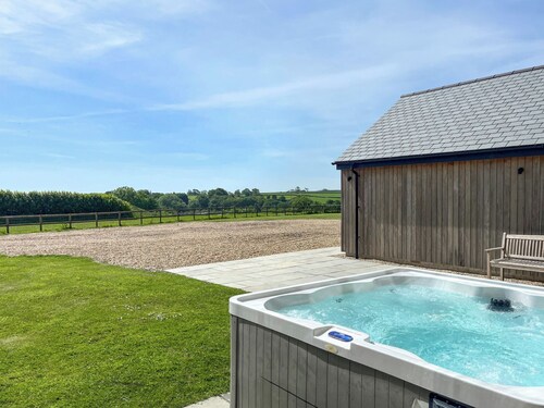 9 bedroom accommodation in Bishopswood, near Honiton
