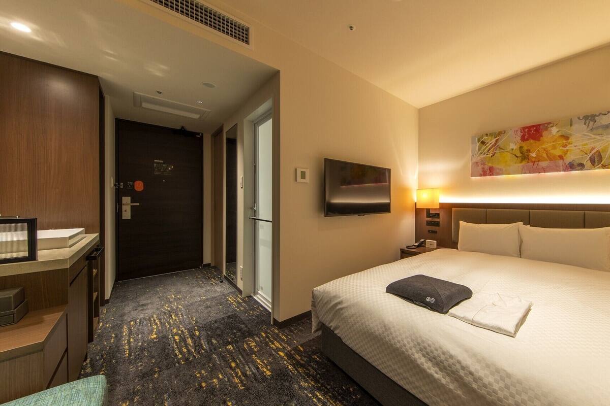 WiFi (free), bed sheets