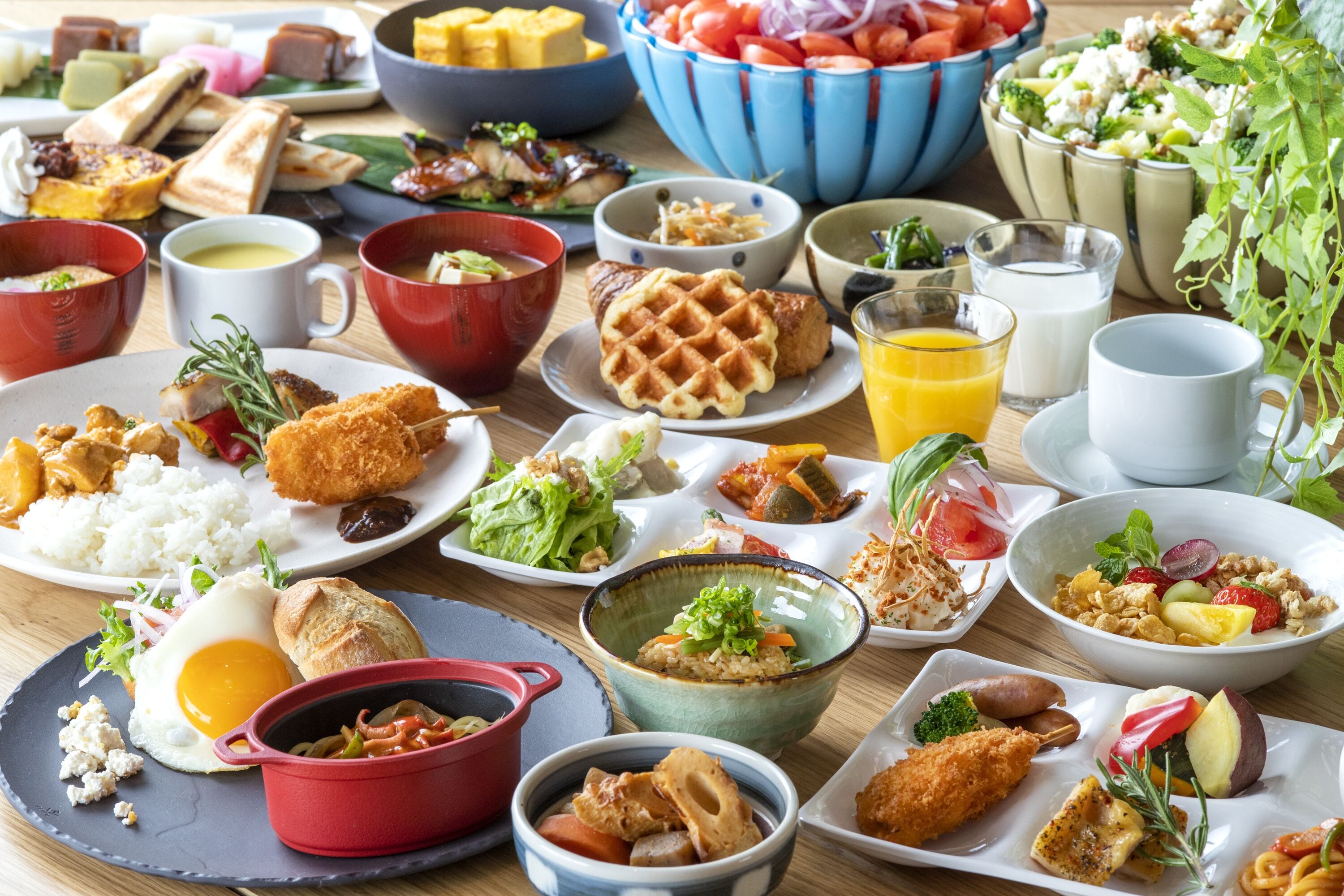 daily buffet breakfast (jpy 2000 per person)