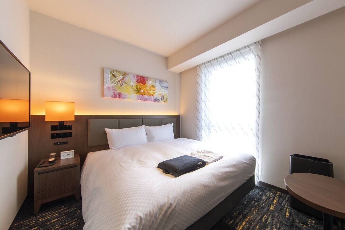WiFi (free), bed sheets