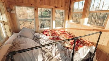 1 bedroom, desk, iron/ironing board, WiFi