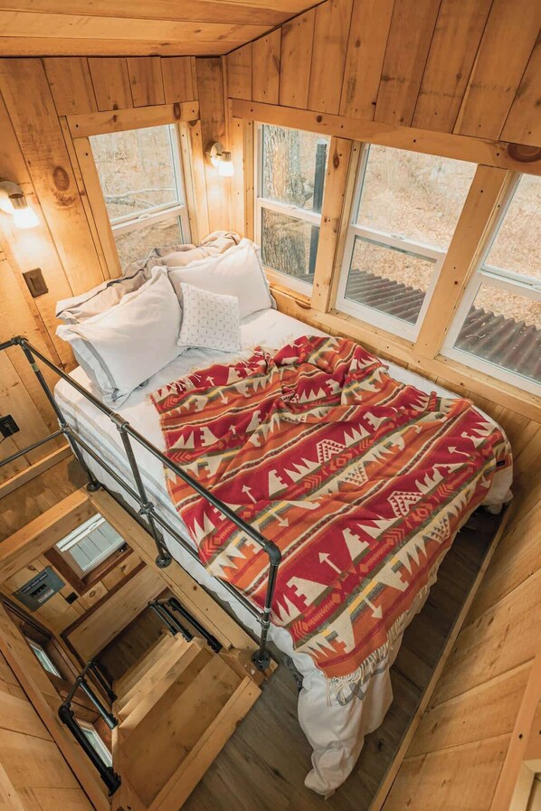 1 bedroom, desk, iron/ironing board, WiFi