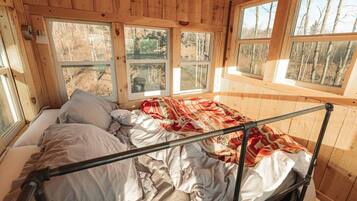 1 Schlafzimmer, Schreibtisch, Bügeleisen/Bügelbrett, Reisekinderbett