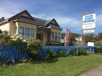 Stay in our historic, spacious villa and enjoy the Catlins in style.