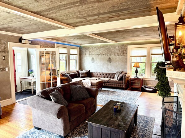 Smart TV, fireplace, video games, DVD player