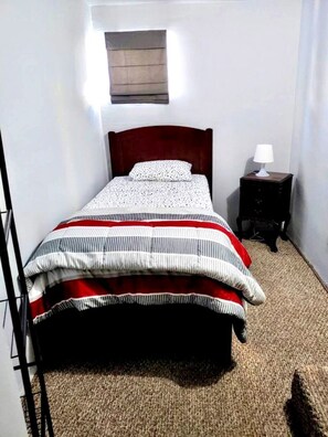 3 habitaciones, tabla de planchar con plancha, wifi y ropa de cama 