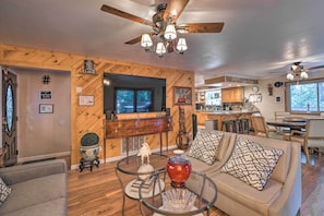 TV, books - Near Hiking Trails: Cabin w/ Deck in Pioneer! (Pioneer)
