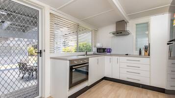 Nhà | Bếp riêng | Tủ lạnh, lò vi sóng, lò nướng, bếp nấu