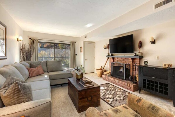 TV, fireplace, offices