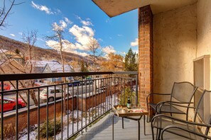 Outdoor dining - Abode at Park Station | Winter Special - Luxury Condo, Walk to Town Lift & Main Street (Park City)
