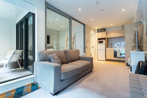 Apartemen | Area keluarga | Televisi layar datar 40-inci dengan saluran TV digital dan TV