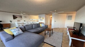 DVD player, stereo - Oceanic Apartments U7 Central Beach Escape (KINGS BEACH)