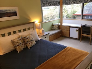 Paringa Queen Room | 1 bedroom, Egyptian cotton sheets, premium bedding, pillowtop beds