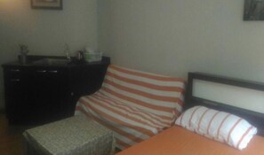 Studio, Multiple Bedrooms, Garden View | Living room