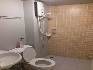 Bathroom - Room-poppular Palace Don Mueang Bangkok (Pak Kret)