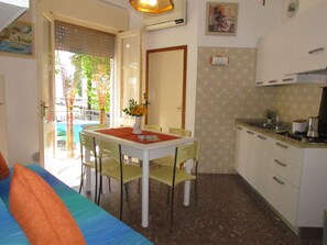 Apartment, 2 Schlafzimmer, Balkon, Stadtblick | Speisen