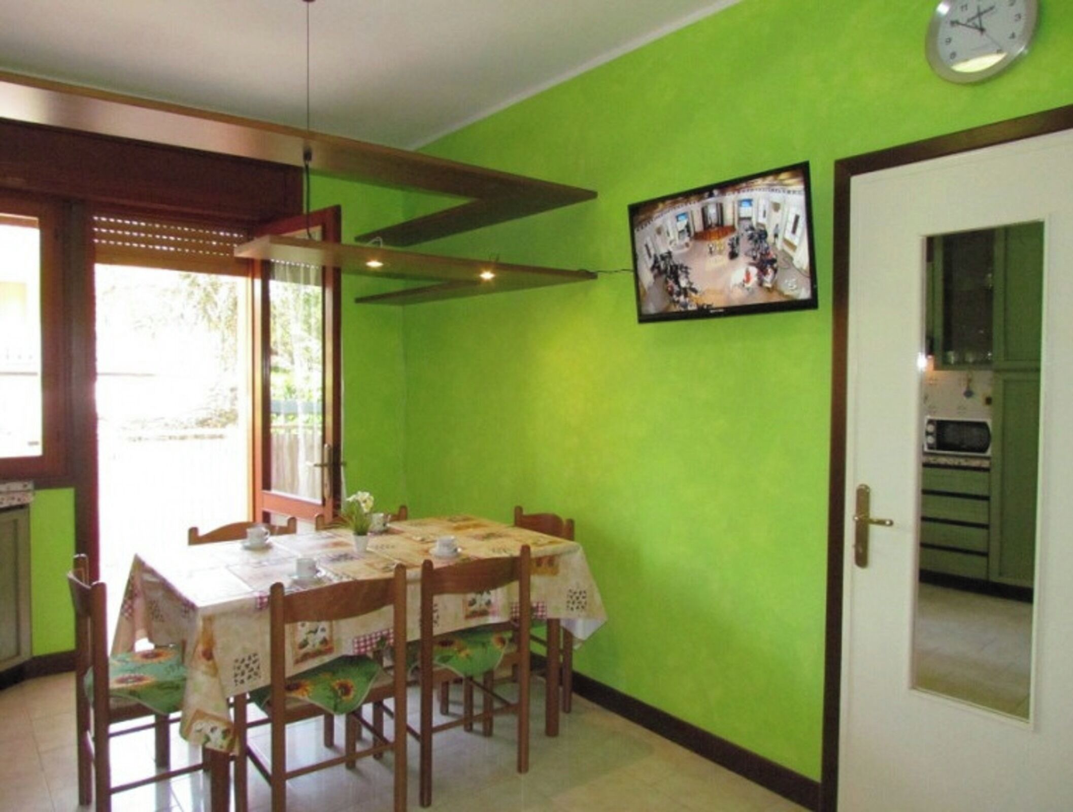 Apartment, 1 Bedroom, Smoking, Balcony | Dining room
