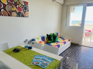 Apartment, 2 Bedrooms, Balcony, Ocean View | Interior