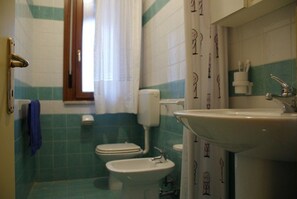 Apartment, 2 Schlafzimmer | Badezimmer
