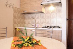Apartment, 1 Bedroom, Balcony, City View | Interior