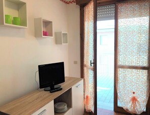 Living room - Colorful Flat With sea View (San Michele al Tagliamento)