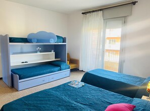 Apartment, 2 Schlafzimmer, Balkon, Stadtblick | 3 Schlafzimmer, Bettwäsche