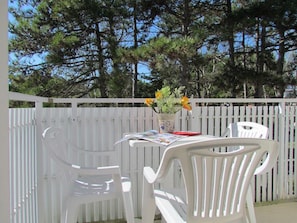 Apartment, 2 Bedrooms, Balcony | Outdoor dining