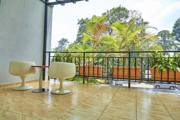 Room, 1 Bedroom, Accessible, Smoking | Property grounds