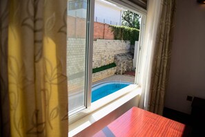 Zimmer, 1 Schlafzimmer, barrierefrei, Raucher | Pool