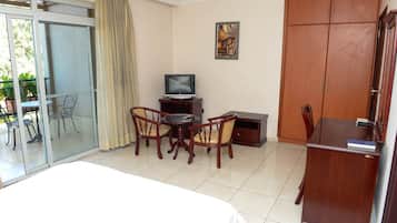 1 bedroom, bed sheets