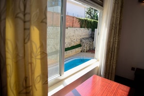 Zimmer, 1 Schlafzimmer, barrierefrei, Raucher | Pool | Außenpool