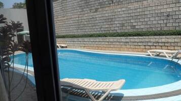 Zimmer, 1 Schlafzimmer, barrierefrei, Raucher | Pool | Außenpool
